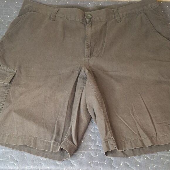 Columbia 10 inch Men's Gray Cargo Shorts size 36 - Picture 1 of 4